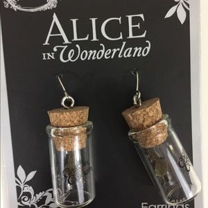 ⭐️Disney Alice in wonderland earrings